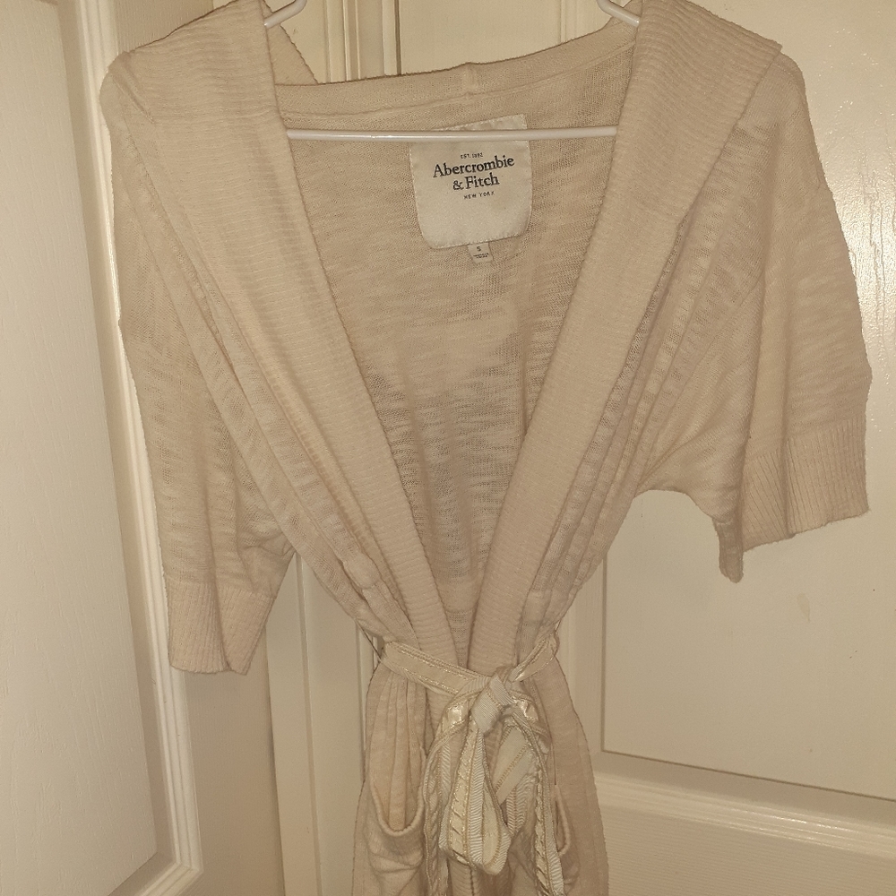 Beautiful tie around pullover